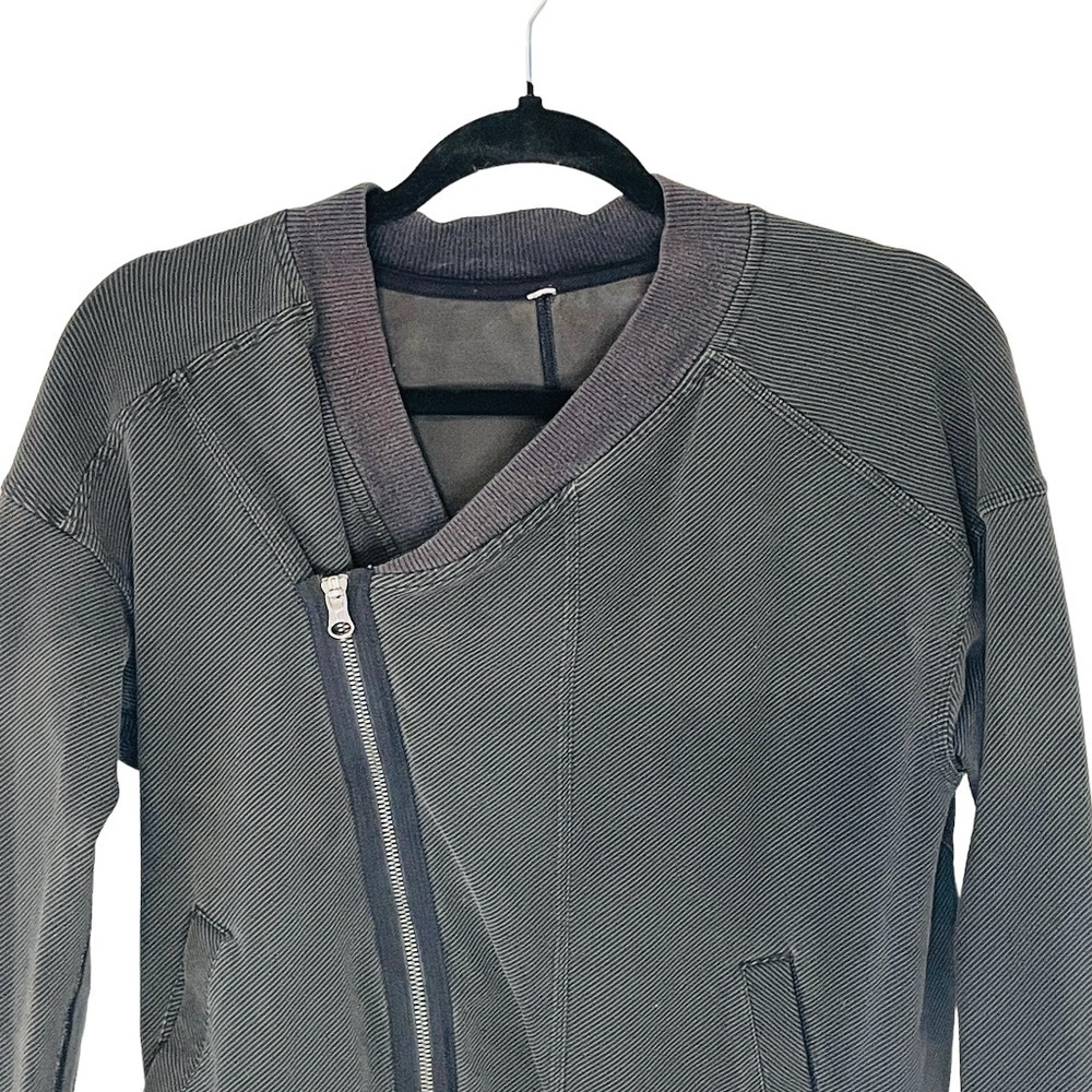 Lululemon Black Asymmetric Striped Moto Jacket SZ Medium - Picture 4 of 10
